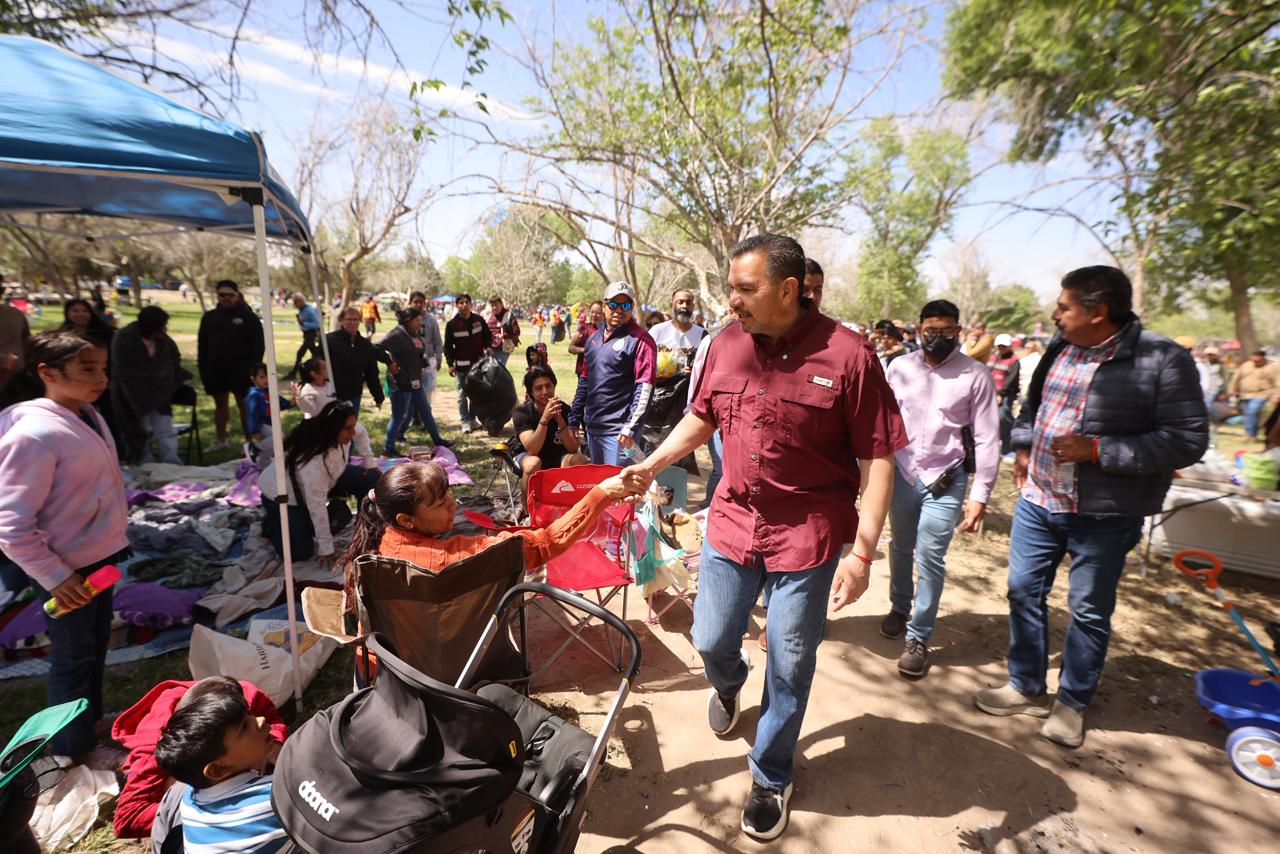 CONVIVE ALCALDE CON FAMILIAS